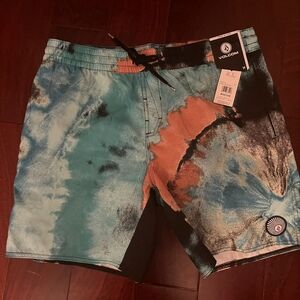Volcom Men's swim shorts size M NWT